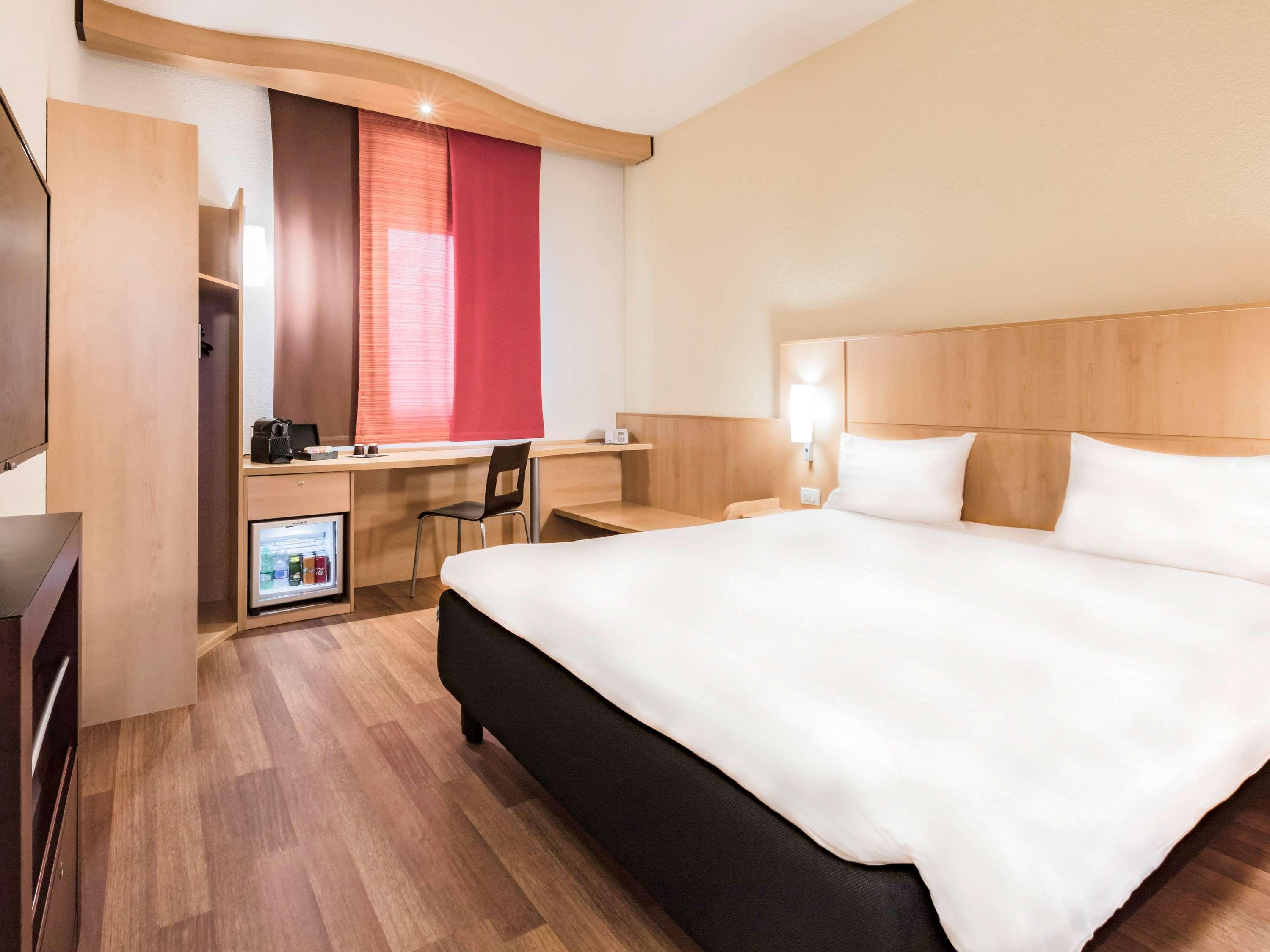 Hotel Ibis Milano Malpensa Cardano Al Campo Esterno foto