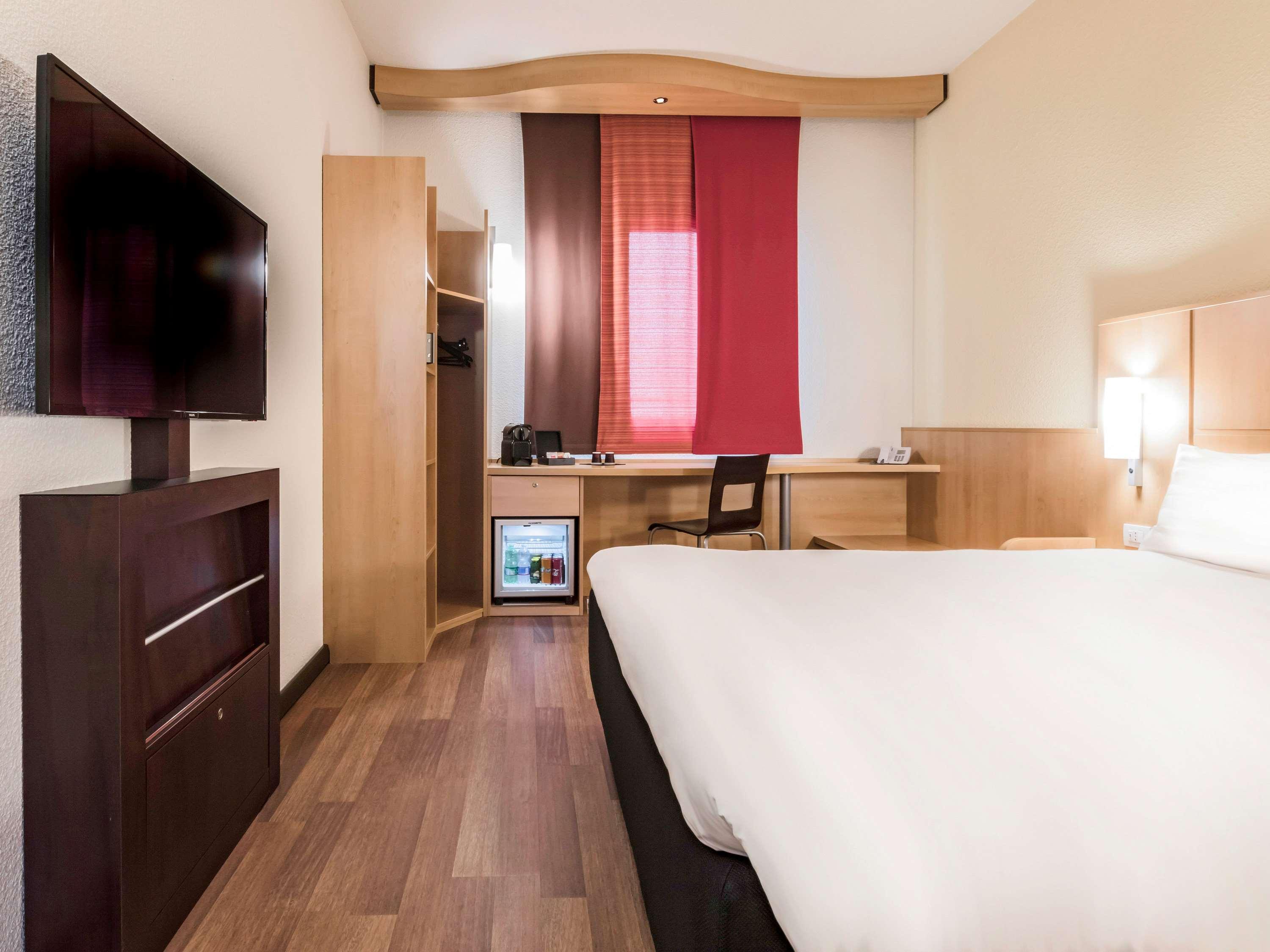 Hotel Ibis Milano Malpensa Cardano Al Campo Esterno foto