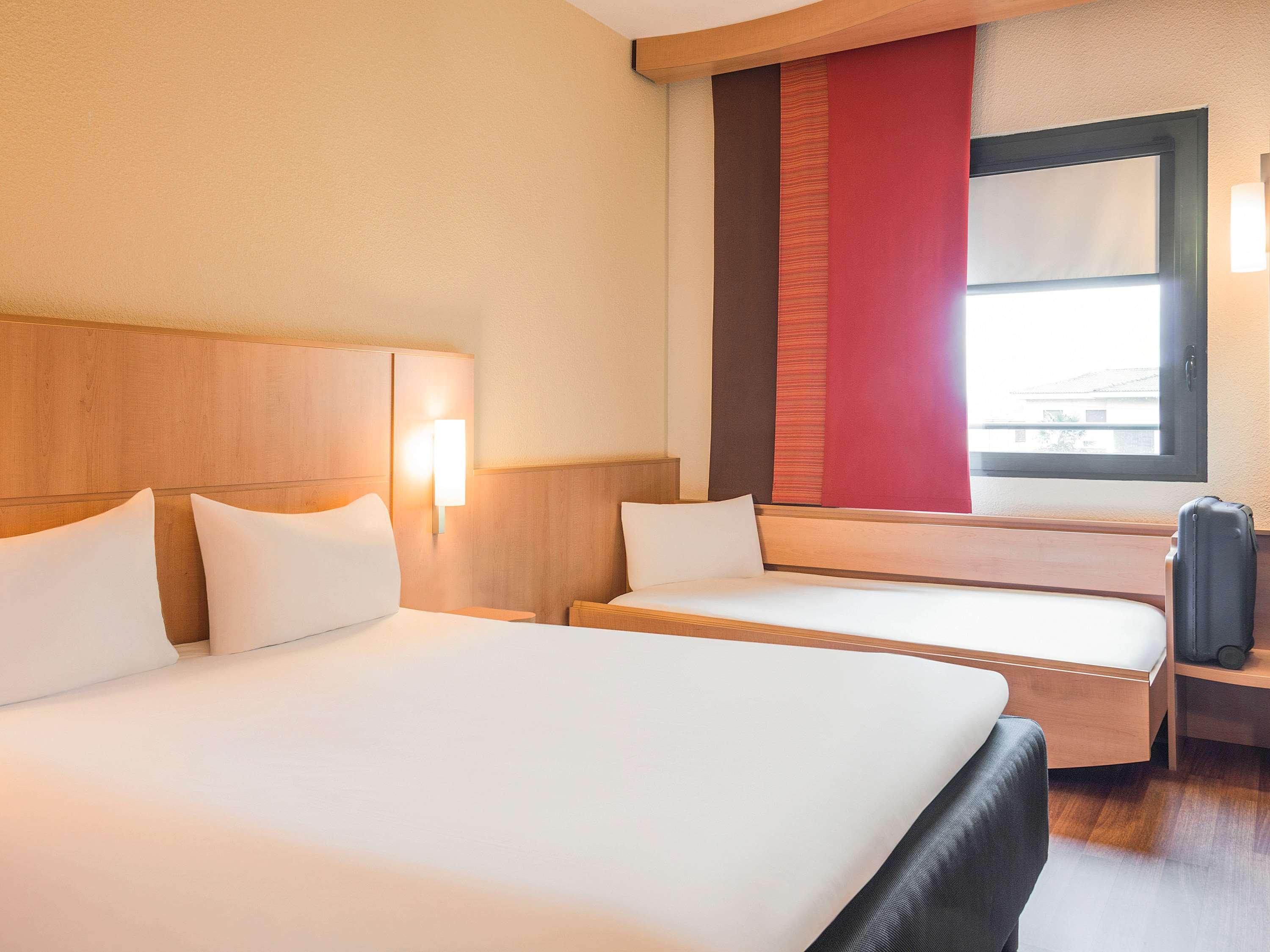 Hotel Ibis Milano Malpensa Cardano Al Campo Esterno foto