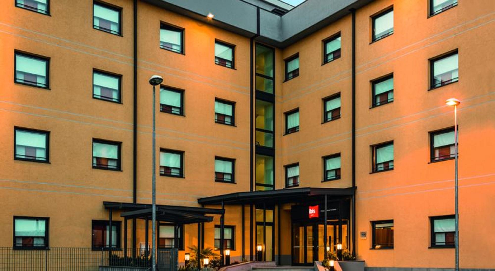 Hotel Ibis Milano Malpensa Cardano Al Campo Esterno foto