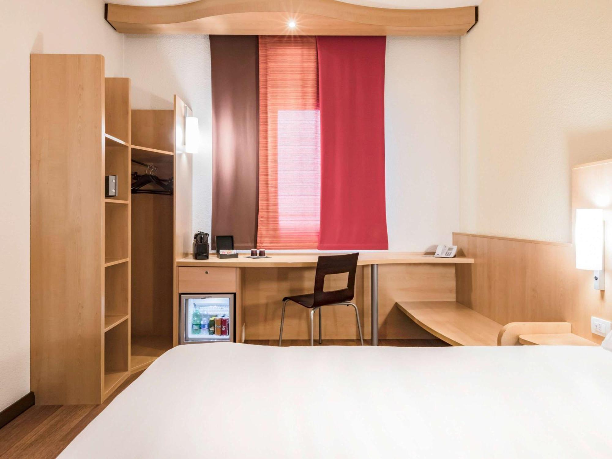 Hotel Ibis Milano Malpensa Cardano Al Campo Esterno foto