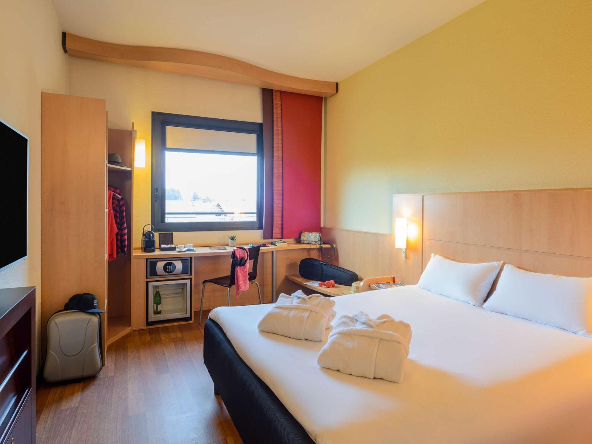 Hotel Ibis Milano Malpensa Cardano Al Campo Esterno foto
