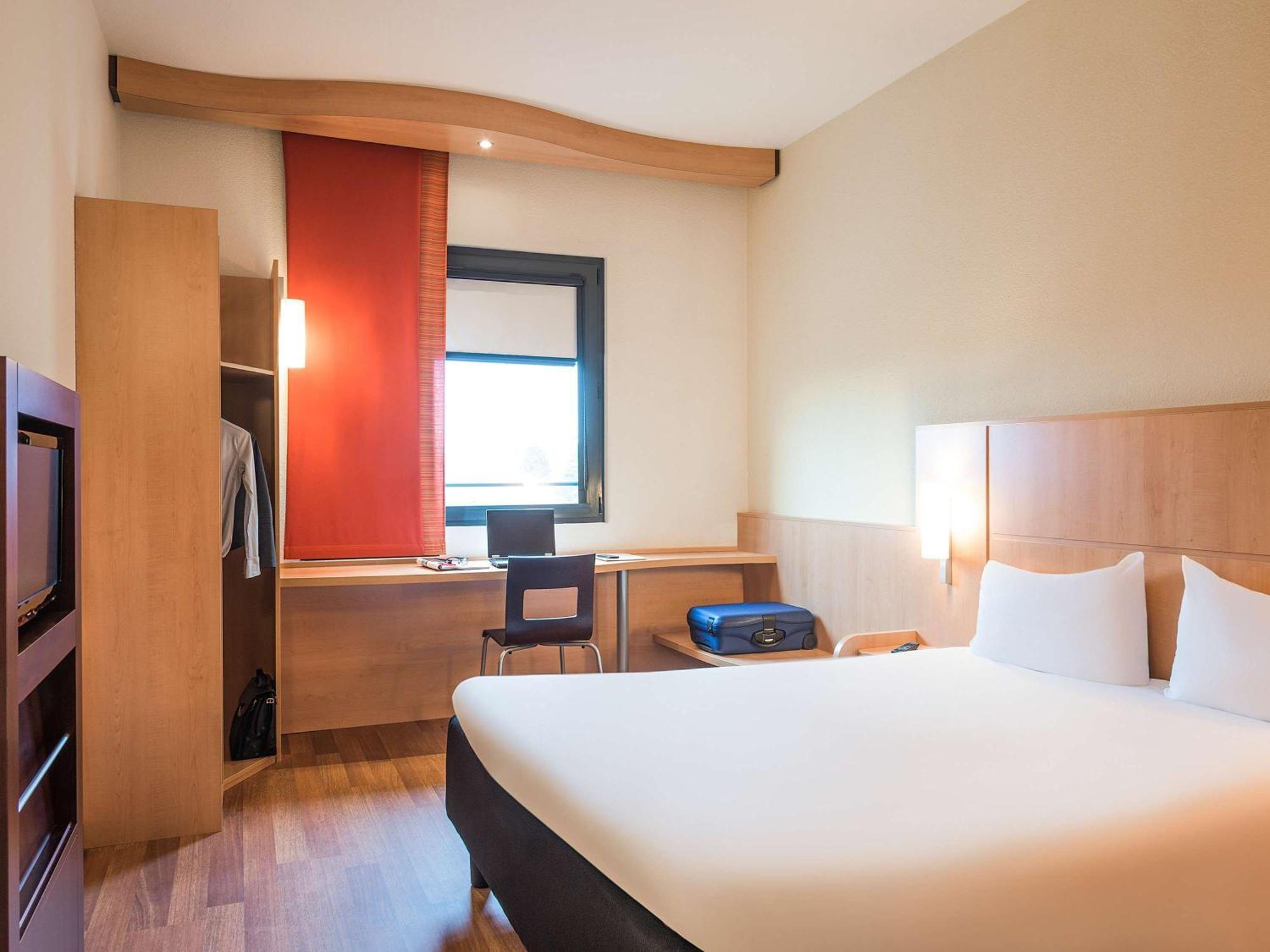 Hotel Ibis Milano Malpensa Cardano Al Campo Esterno foto