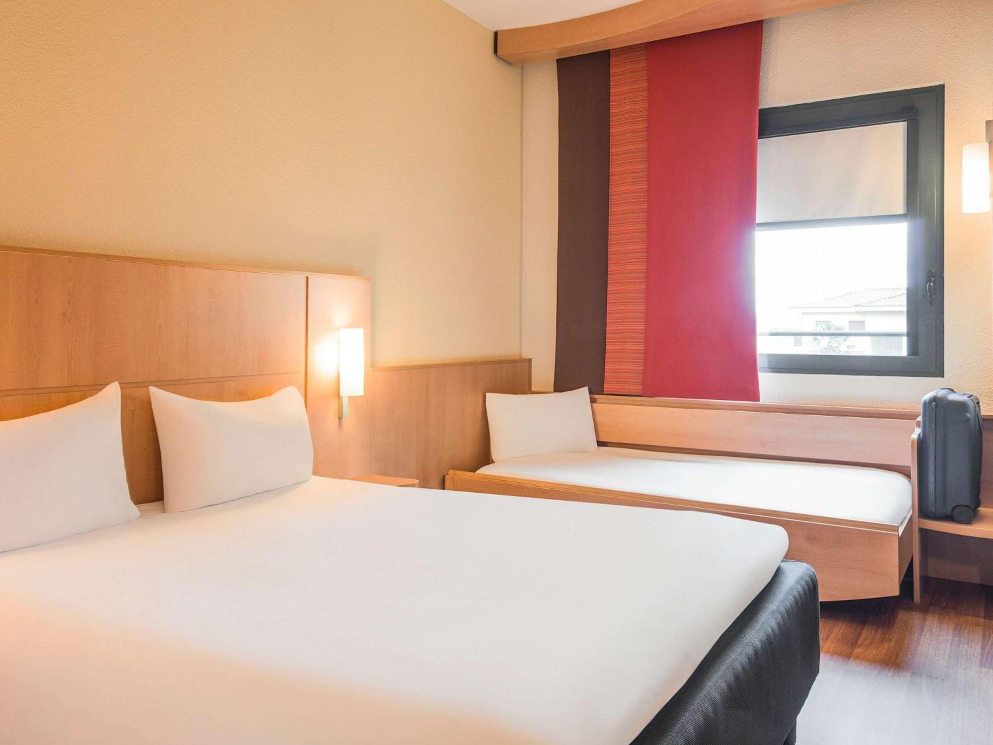 Hotel Ibis Milano Malpensa Cardano Al Campo Esterno foto