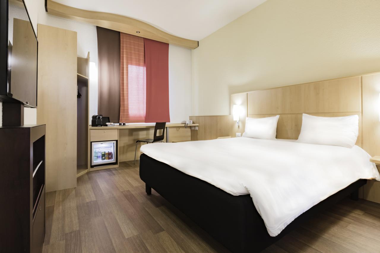 Hotel Ibis Milano Malpensa Cardano Al Campo Esterno foto