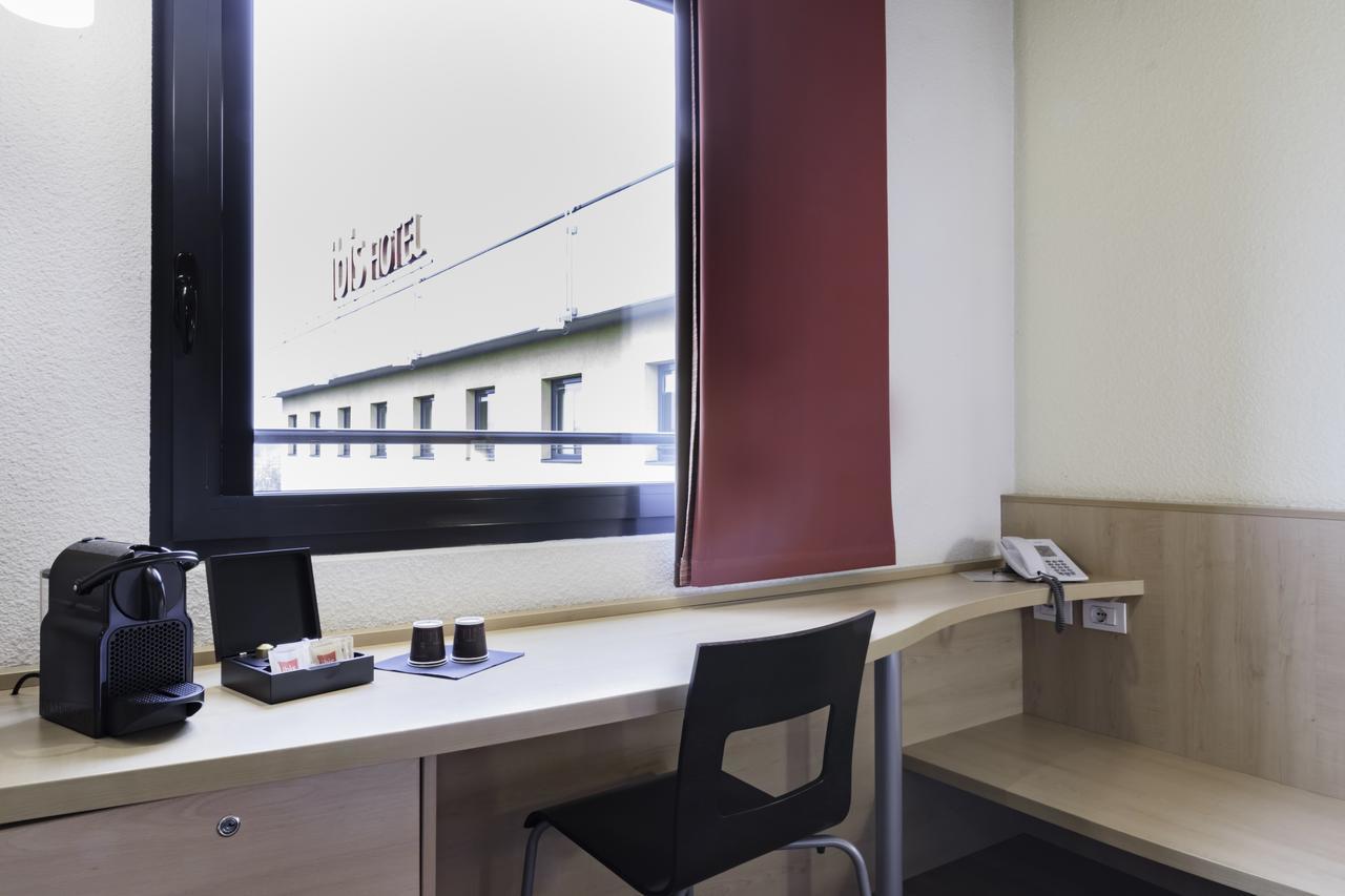 Hotel Ibis Milano Malpensa Cardano Al Campo Esterno foto