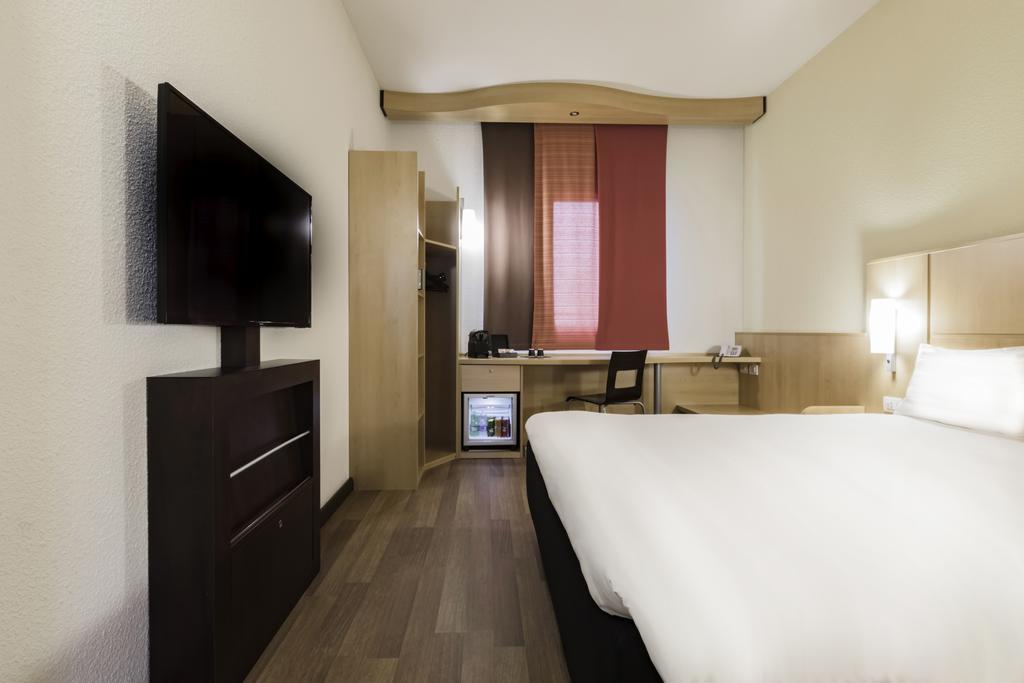 Hotel Ibis Milano Malpensa Cardano Al Campo Esterno foto