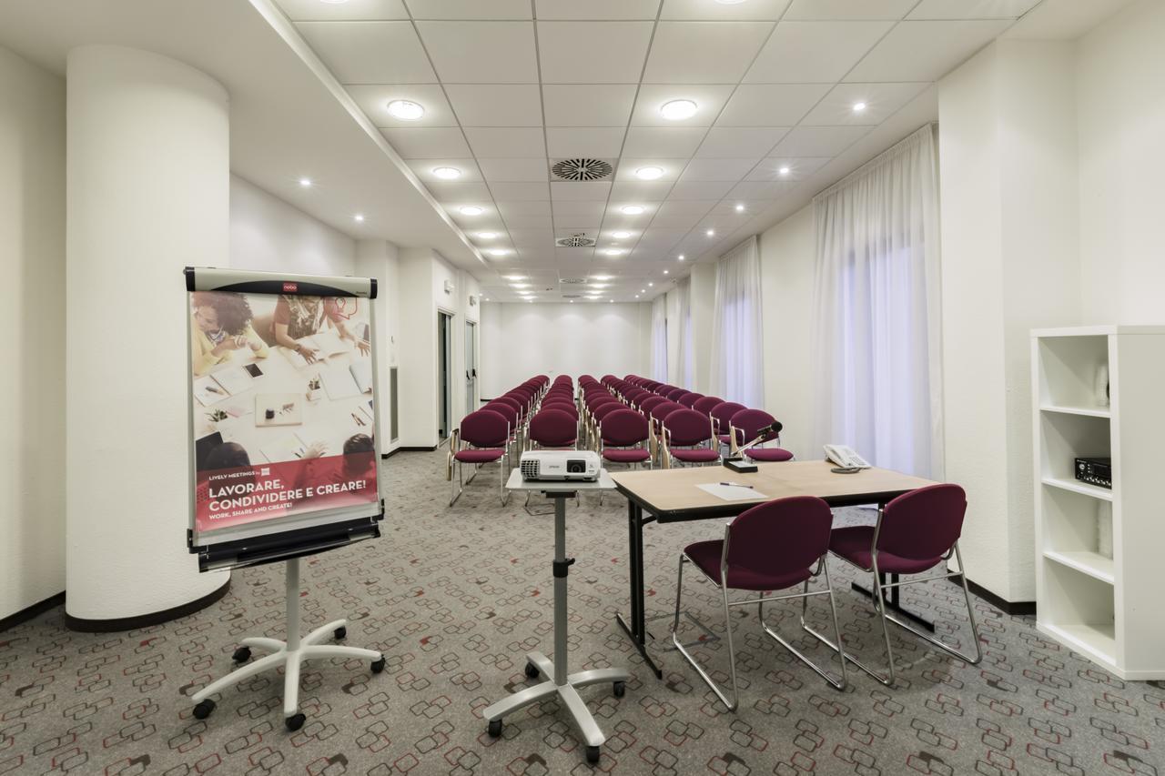 Hotel Ibis Milano Malpensa Cardano Al Campo Esterno foto