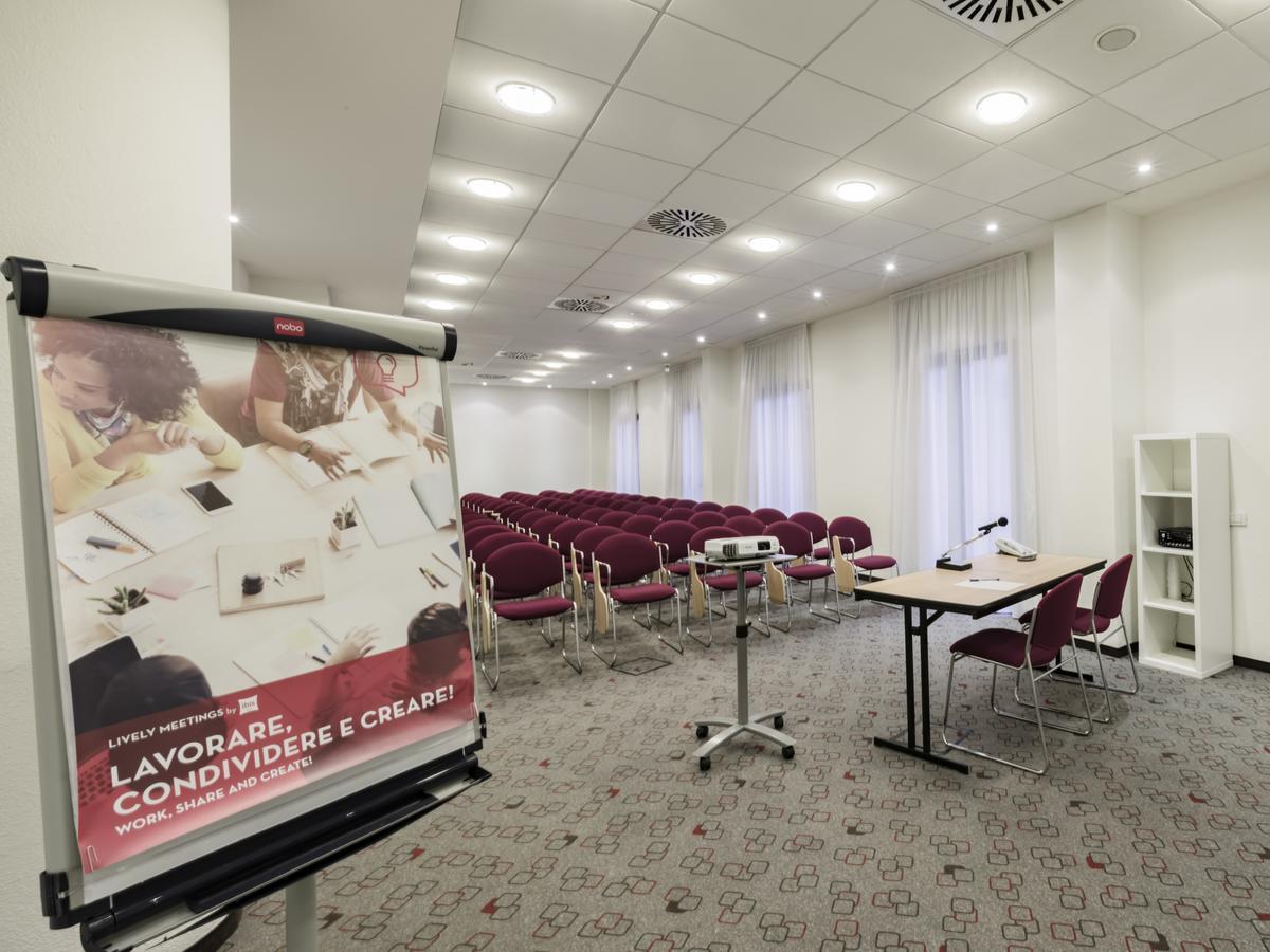 Hotel Ibis Milano Malpensa Cardano Al Campo Esterno foto